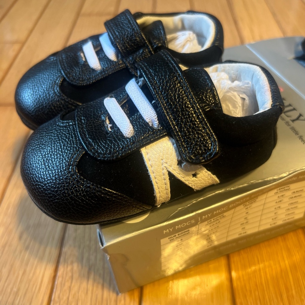 Jack&Lily Black toddler Shoes with Velcro Strap